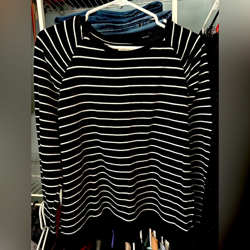 Maurices sweater-like top 
Black/white strip
long sleeve
Like-new condition